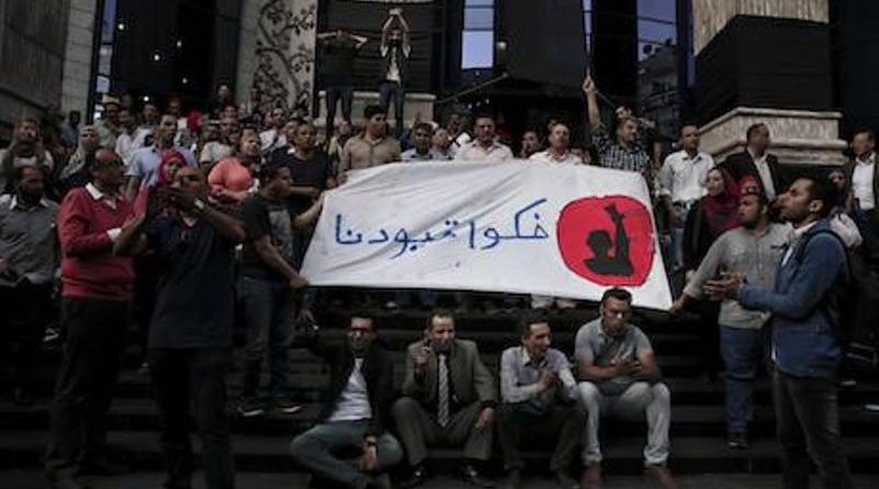 “Rompiamo le nostre catene”. Cairo, 3 maggio 2016. Nariman El/Mofty/AP/Press Association.