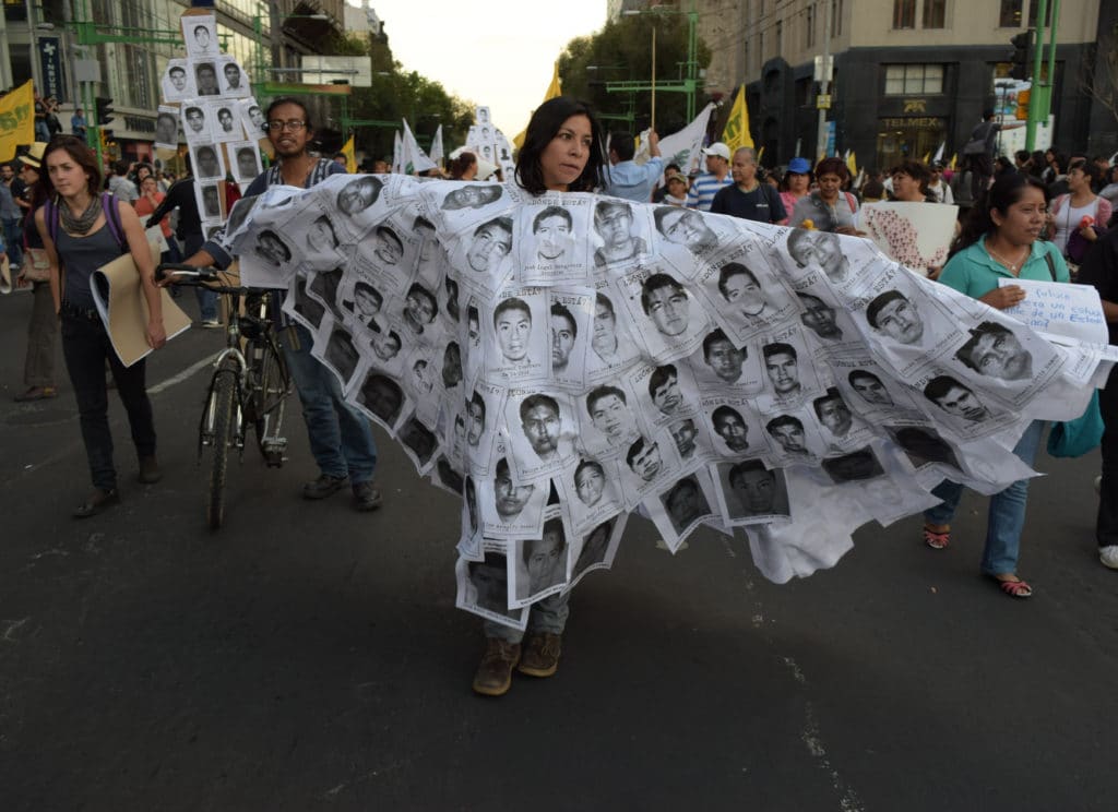 15.000 persone in marcia contro la sparizione degli studenti di Ayotzinapa. 8 ottobre 2014, Enrique Perez Huerta su copyright Demotix.