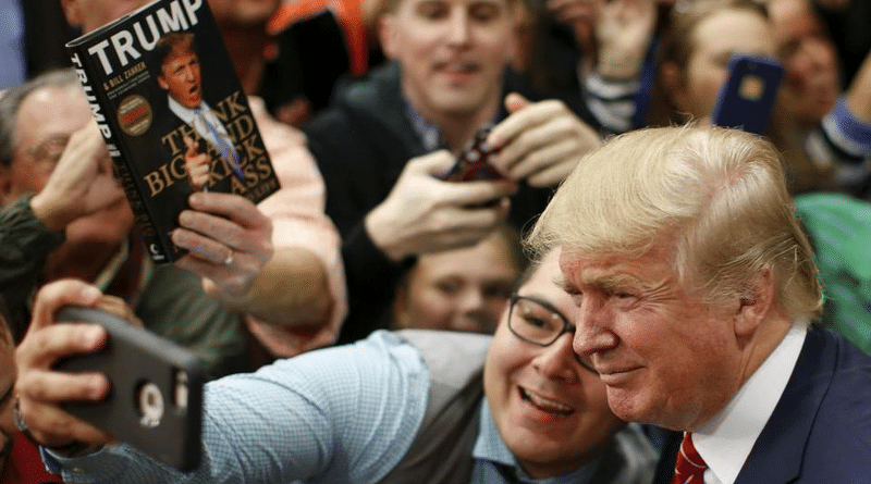 Selfie coi supporter, campagna presidenziale Usa 2016 (Pubblico dominio)