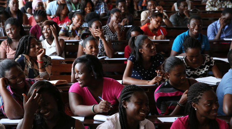 Lezione di Scienze Politiche all'Università del Ghana, Accra, foto di World Bank su Flickr, licenza CC