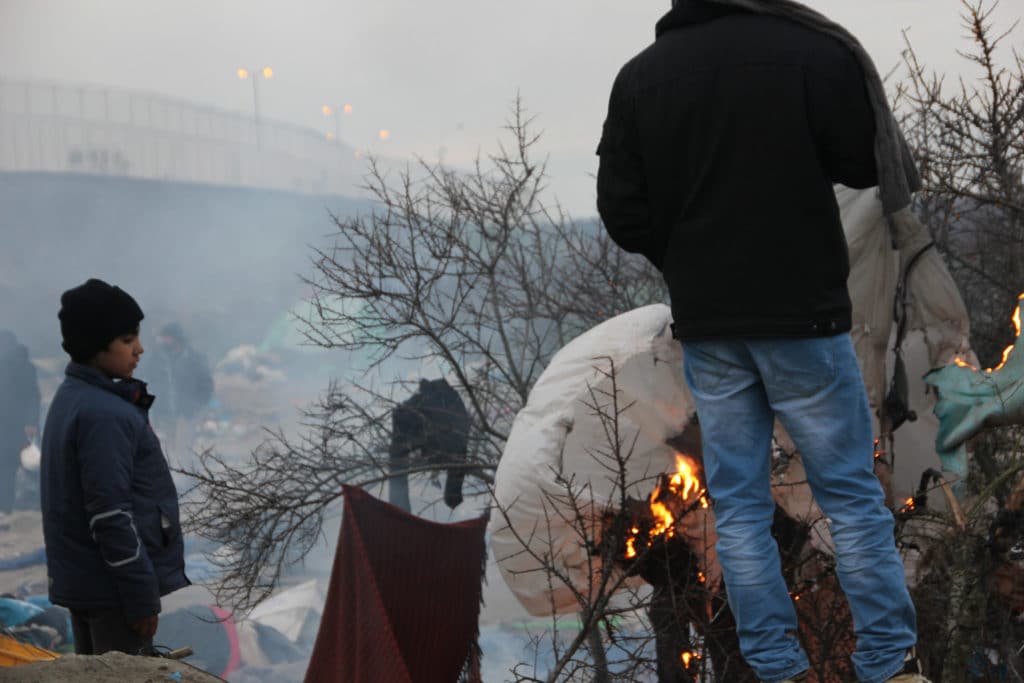 Migranti nella Giungla di Calais. Foto di Malachybrowe - Fickr Creative Commons