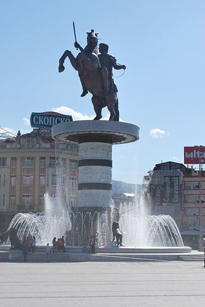 Statua equestre con richiami ad Alessandro Magno a Skopje - Foto da Wikimedia Commons