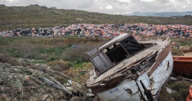Migranti, in Grecia il Governo vuole un muro in mezzo al mare Migranti, in Grecia il Governo vuole un muro in mezzo al mare