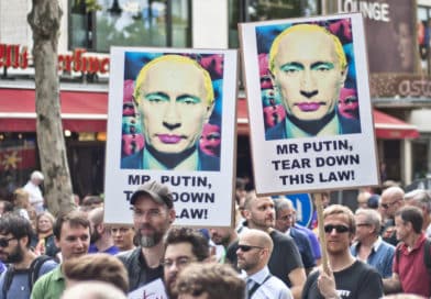 Russia, la legge contro la “propaganda gay” che lede i diritti umani