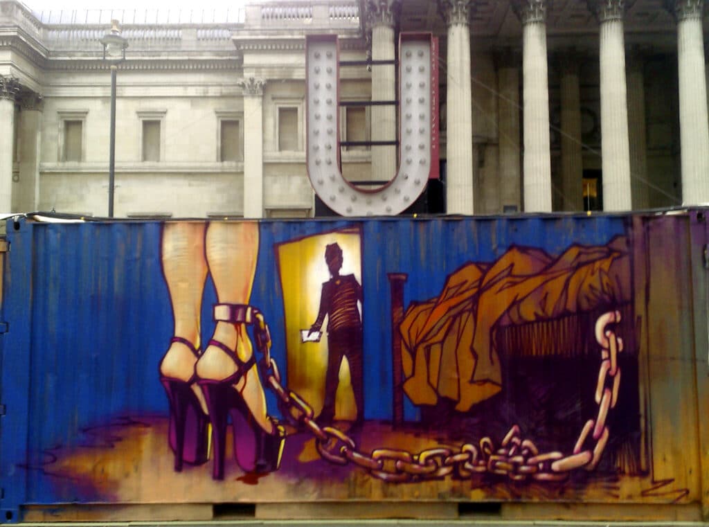Sex trafficking. Installazione di sensibilizzazione sul tema a Trafalgare Square, Londra. Da Flickr in licenza CC