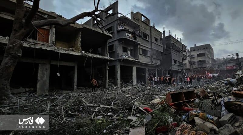 Distruzione a Gaza durante la guerra del 2023. Foto di Saleh Najm e Anas Sharif per FarsNews, da Wikimedia Commons in CC